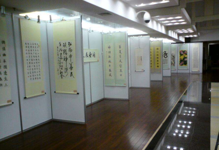 立欣書(shū)畫(huà)展板